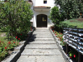 Гостиница Il Glicine sul Garda Appartamento Turistico  Пескьера-Дель-Гарда